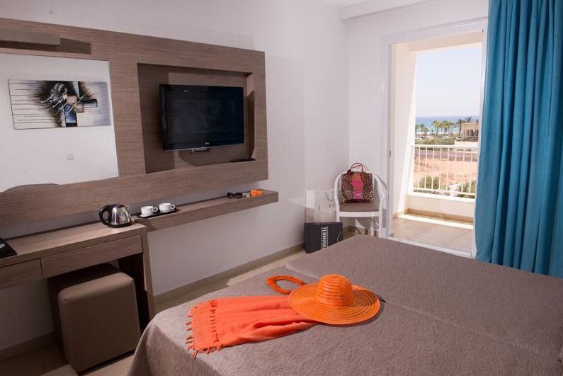 New Famagusta Hotel фото 4