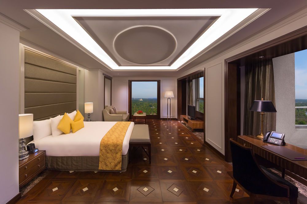 Crowne Plaza Kochi фото 45