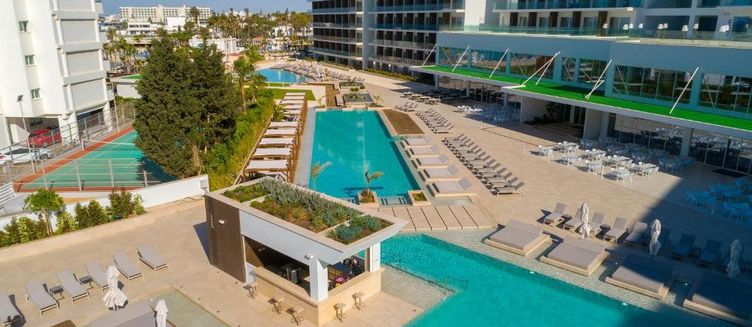 Фото отеля Chrysomare Beach Hotel & Resort