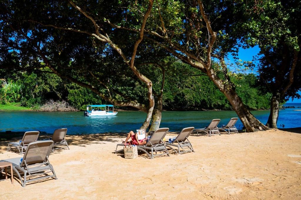 Oceans Creek Beach Hotel фото 40
