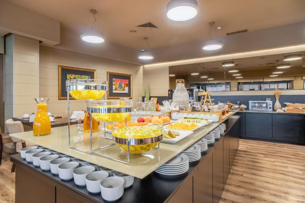 Hotel Dom Henrique - Downtown фото 17