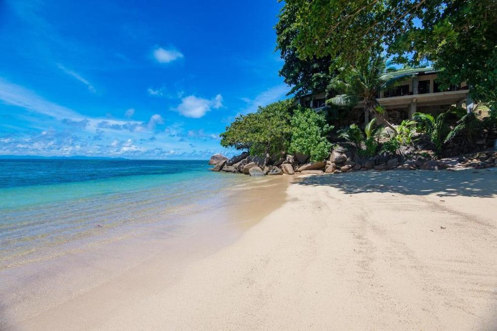 Coco De Mer & Black Parrot Suites фото 59