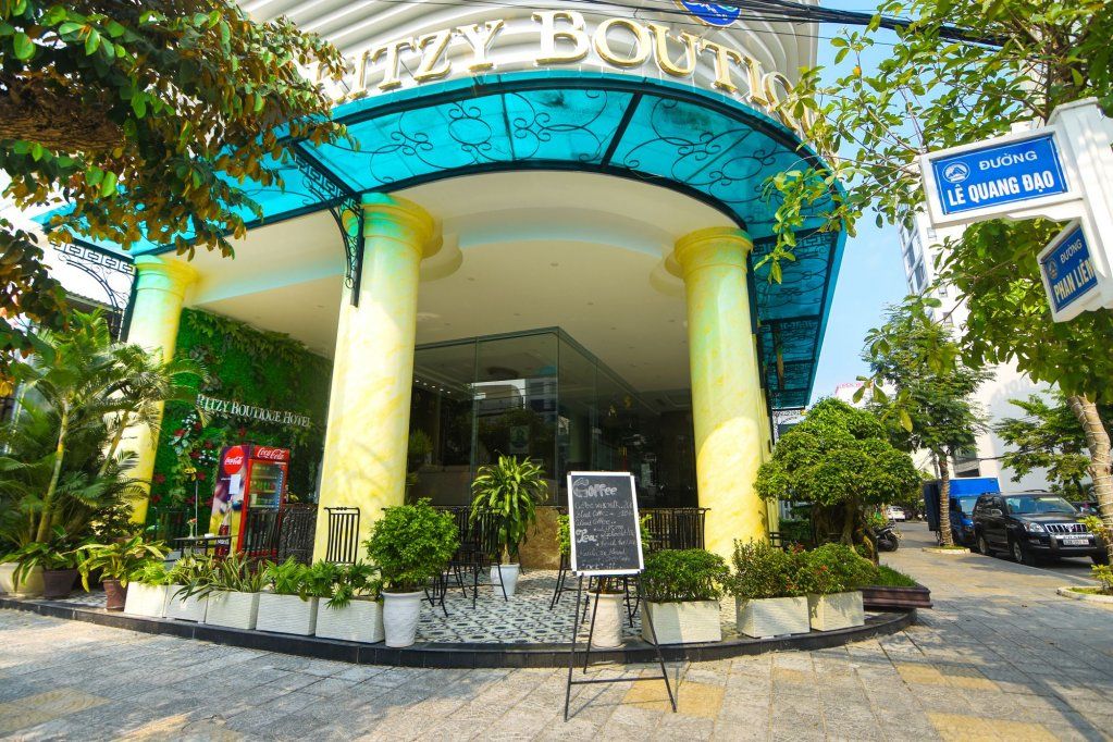 Ritzy Hotel фото 6