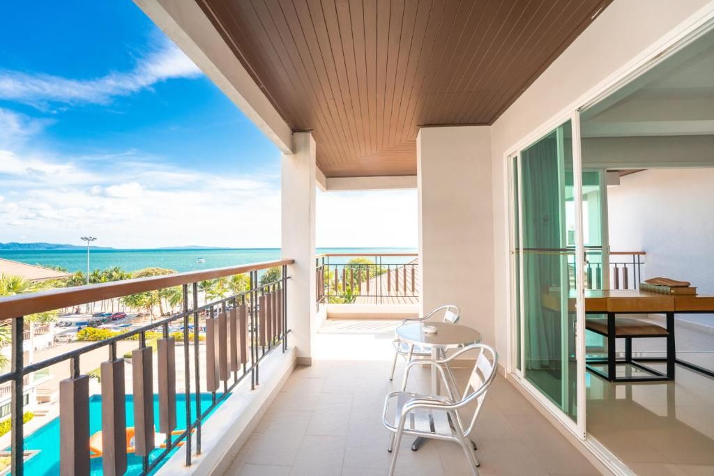 Welcome World Beachfront Resort фото 64