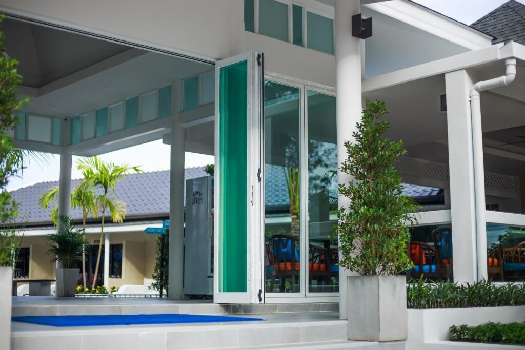 Tuana Hotels Brook Pool Access фото 11