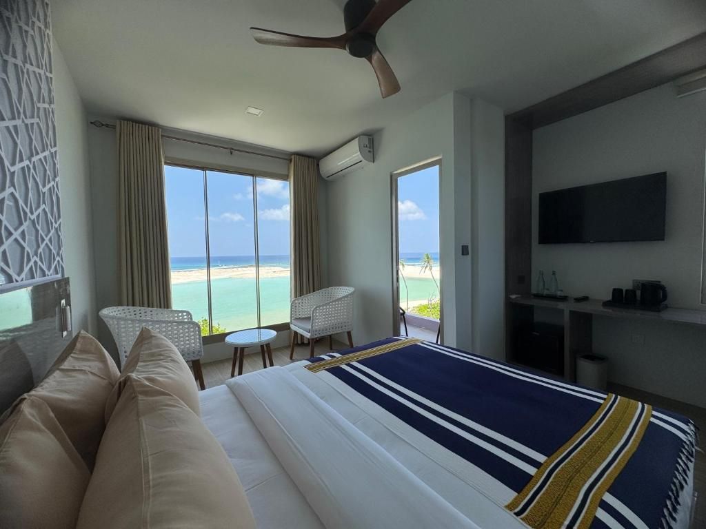 Avyanna Gulhi Beach Hotel фото 4