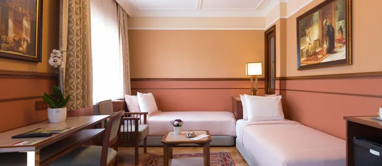 Фото отеля Lalahan Hotel