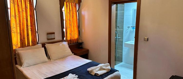 Фото отеля Karyatit Hotel