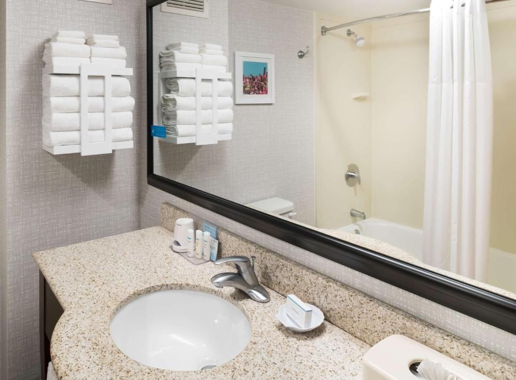 Hampton Inn & Suites Chicago-North Shore/Skokie фото 12