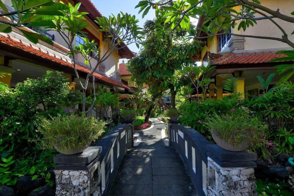 Royal Tunjung Hotel & Villa Legian фото 40