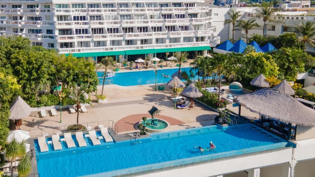 Andaman Beach Suites Hotel фото 56
