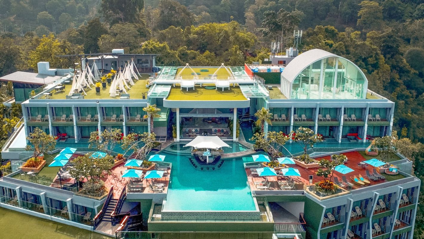 Crest Resort & Pool Villas фото 6