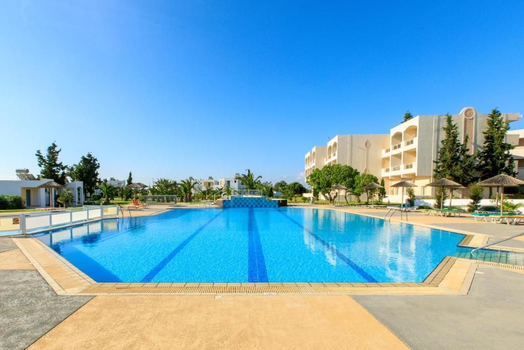 The Sovereign Beach Hotel фото 38