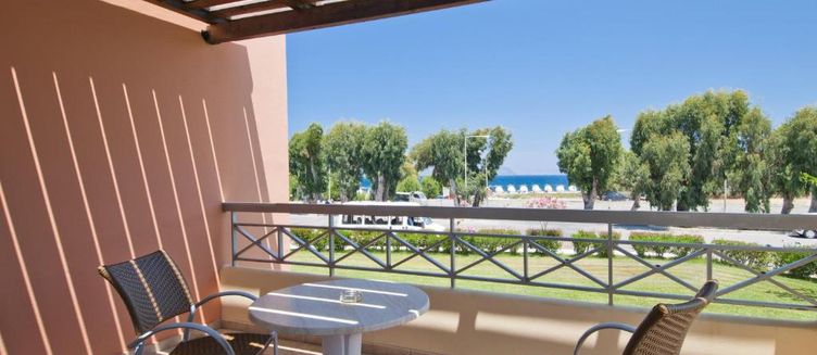 Фото отеля Kipriotis Maris Suites