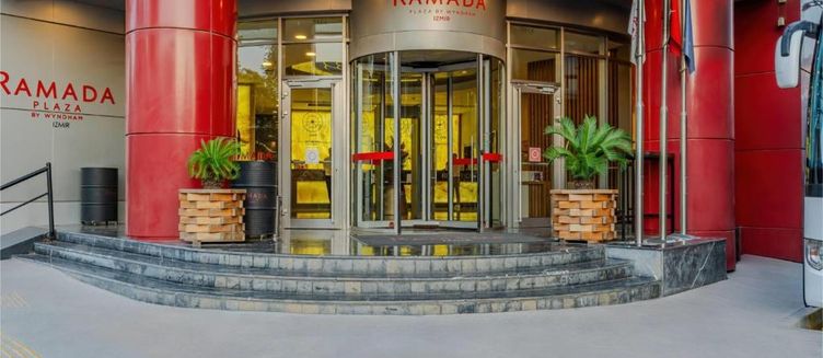 Фото отеля Ramada Plaza Izmir