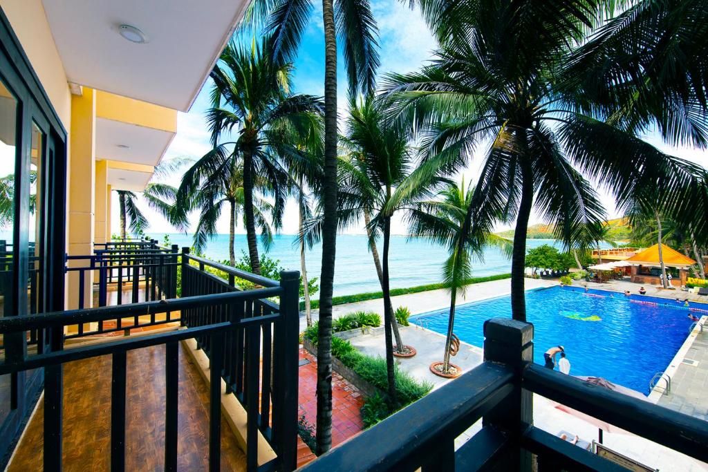 Hon Rom Central Beach Resort фото 3
