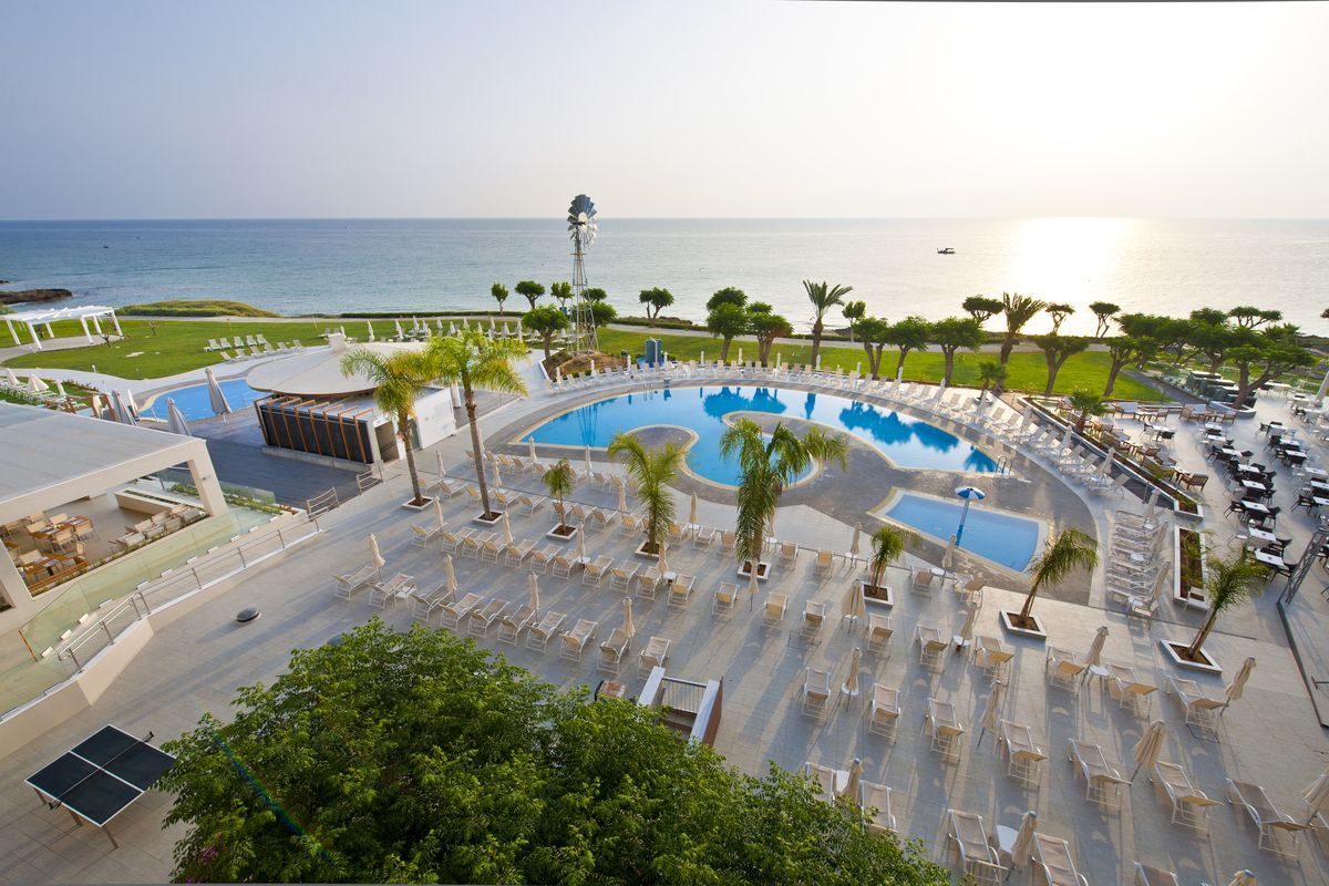 Pernera Beach Hotel фото 1