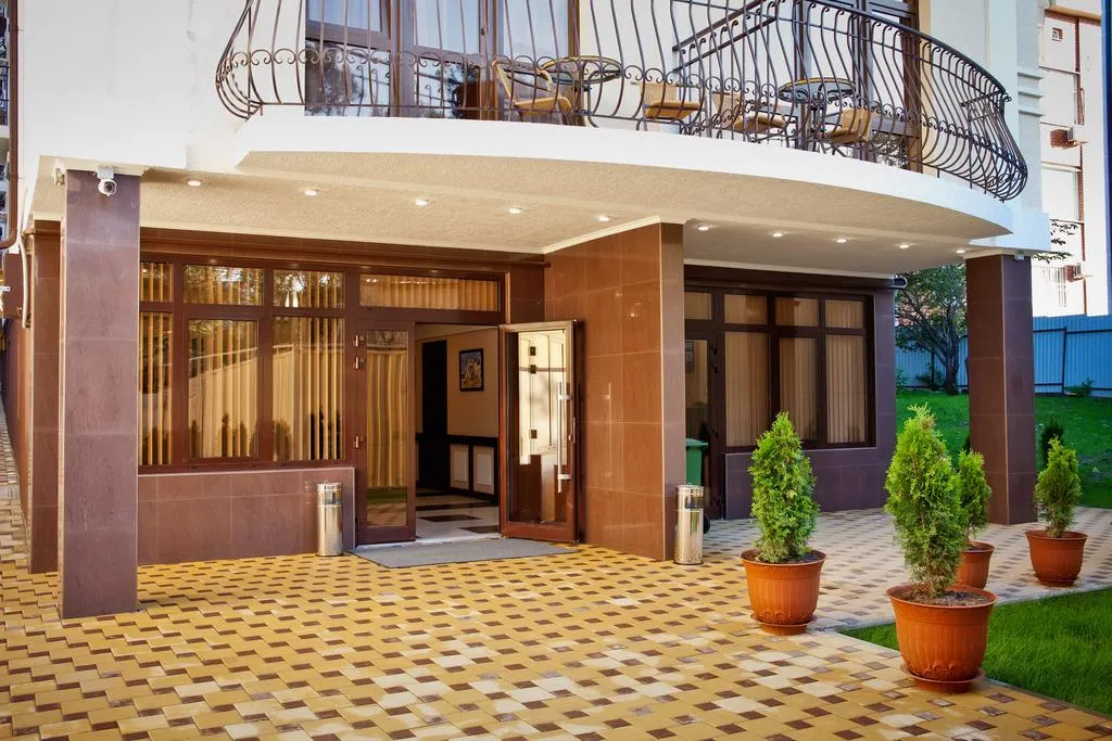 Favorit Hotel фото 0
