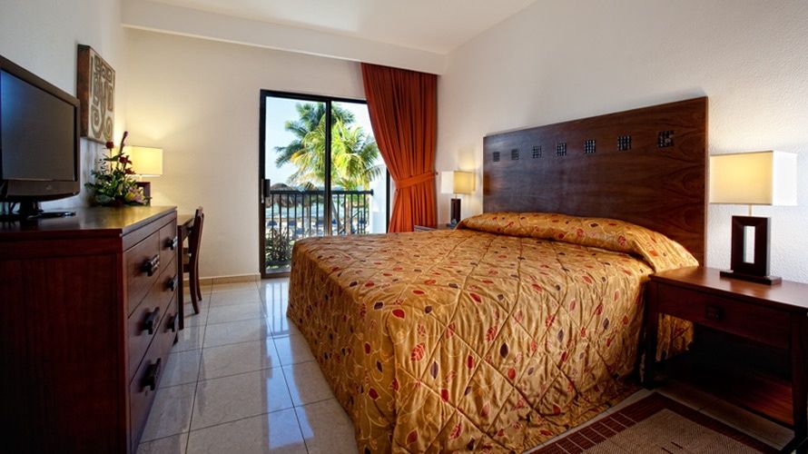 The Royal Cancun, an All Suites Resort фото 31