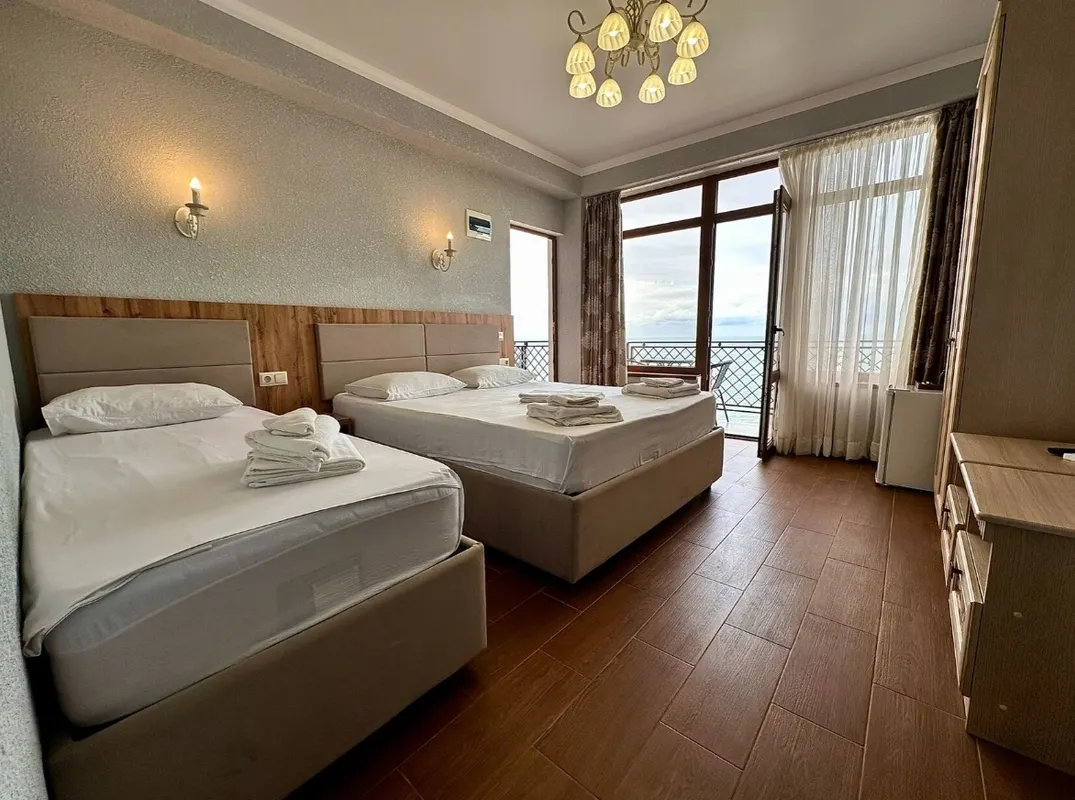 Leon Beach Hotel фото 4
