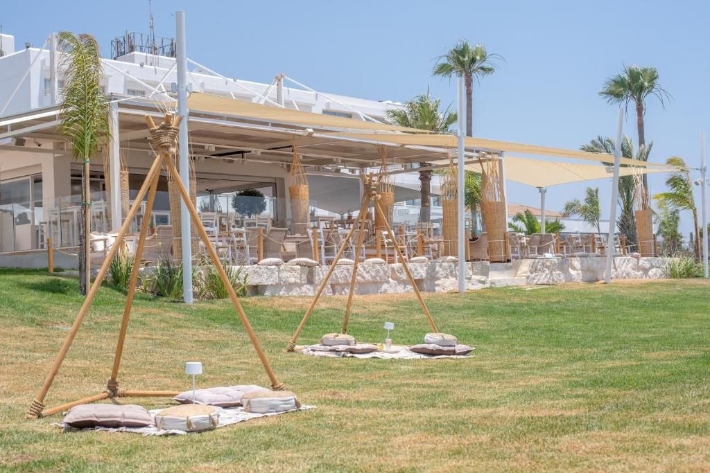Pierre Anne Beach Hotel фото 33