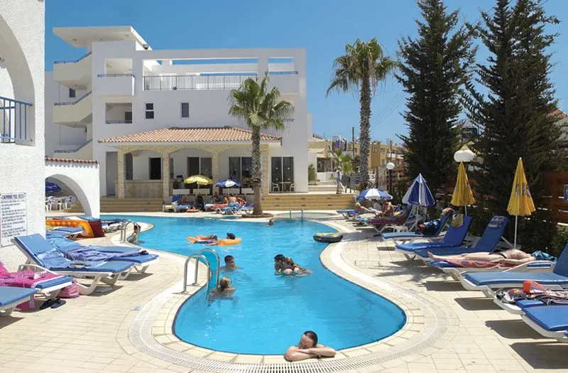 Petrosana Hotel Apartments фото 24