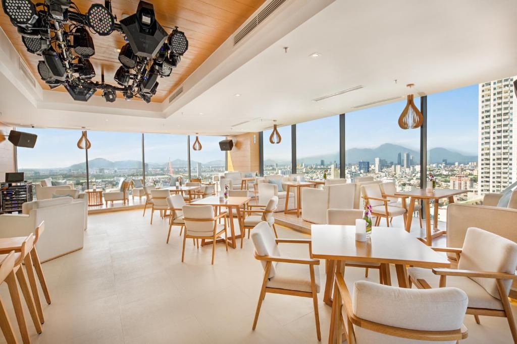 TMS Hotel Da Nang Beach фото 37