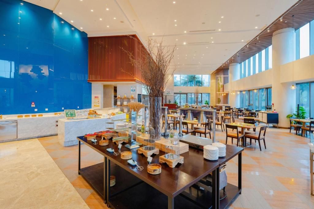 Holiday Inn Haikou West Coast by IHG фото 8