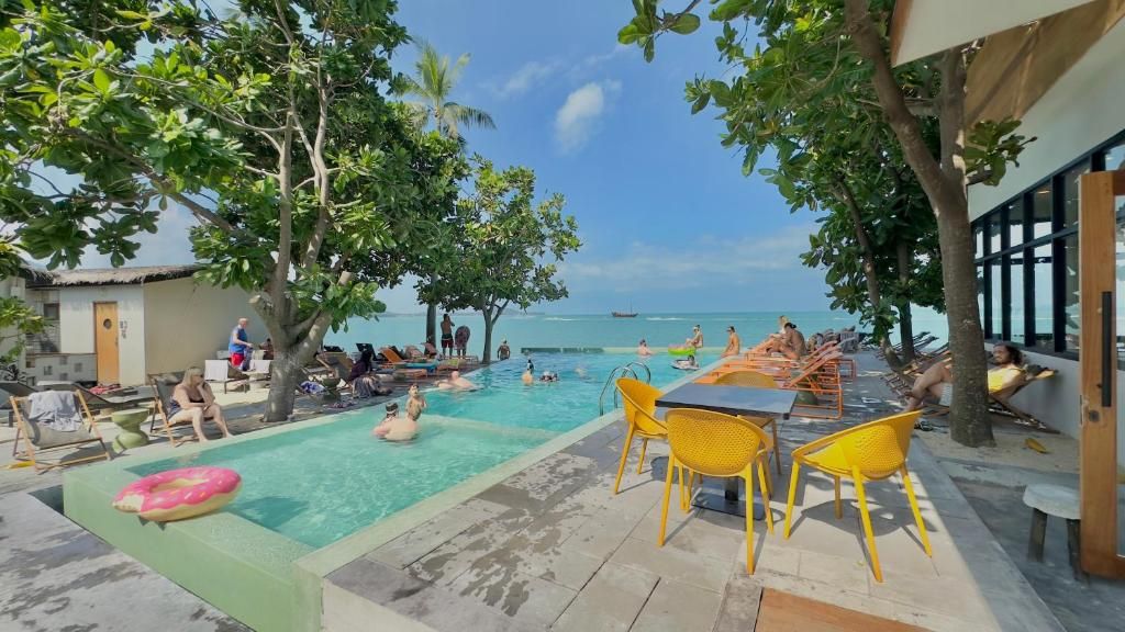 Escape Beach Resort фото 4
