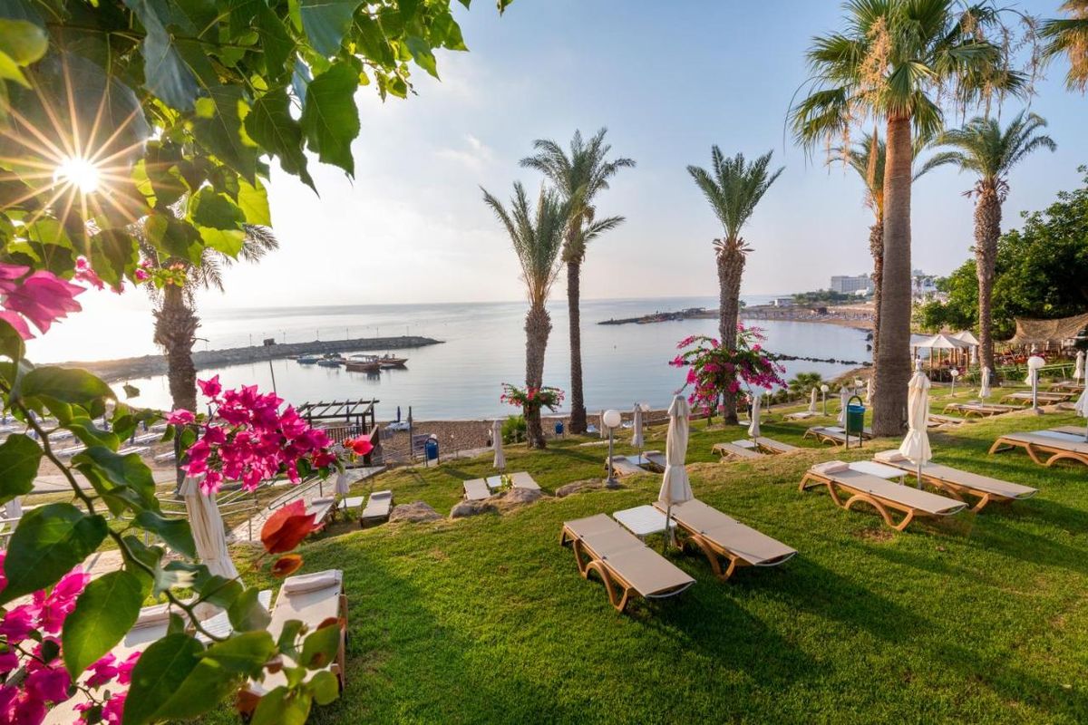 Golden Coast Beach Hotel фото 14