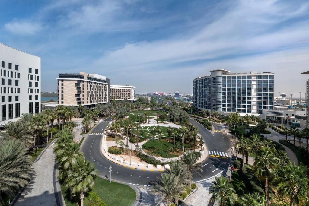 Yas Plaza Circuit фото 38