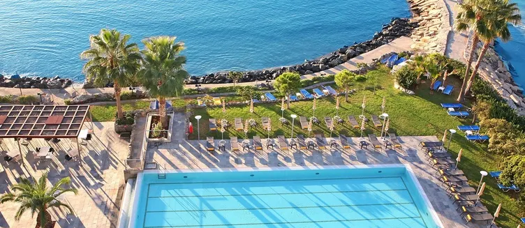 Фото отеля Crowne Plaza Limassol
