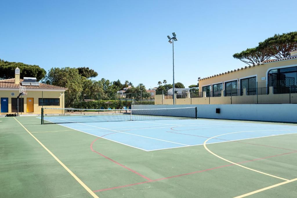 Browns Sports And Leisure Club фото 10