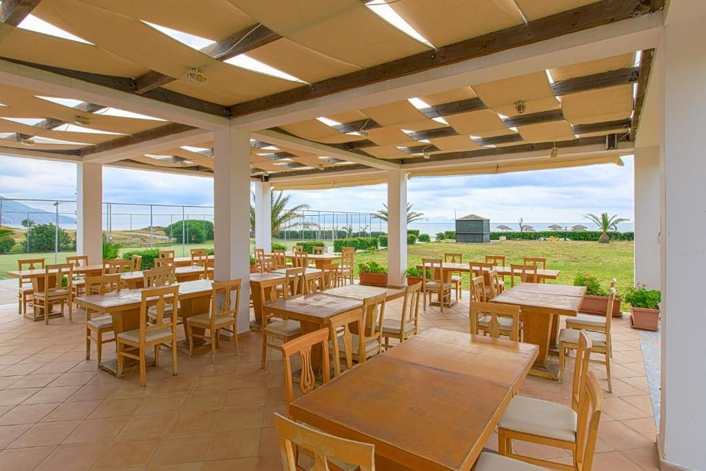 The Sovereign Beach Hotel фото 40