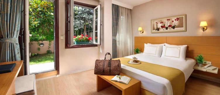 Фото отеля Almina Hotel