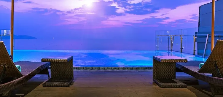 Фото отеля Maximilan Danang Beach Hotel