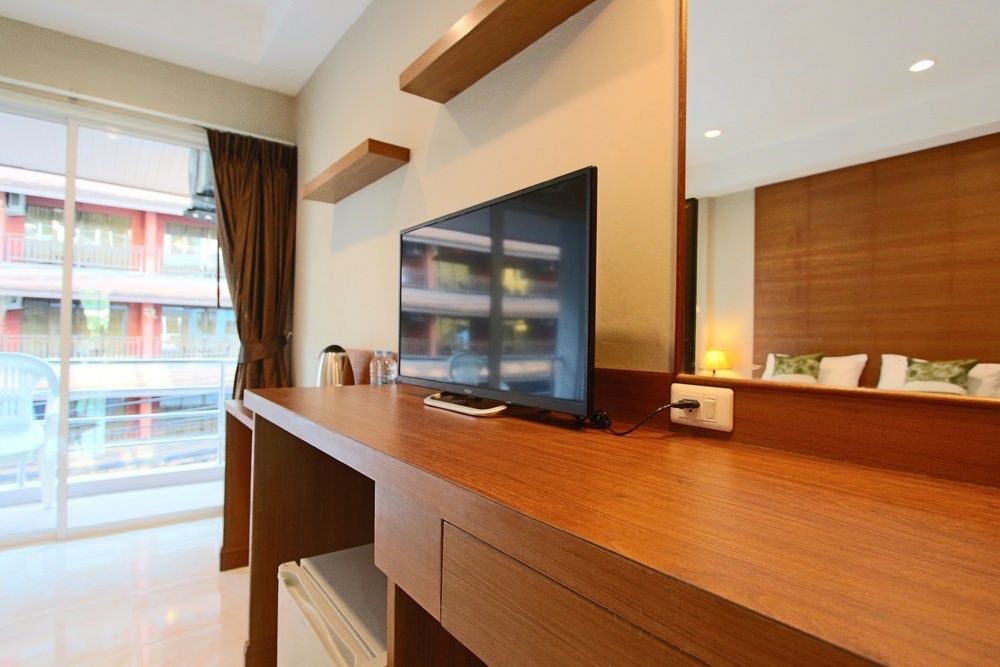 Good Nice Hotel Patong фото 32