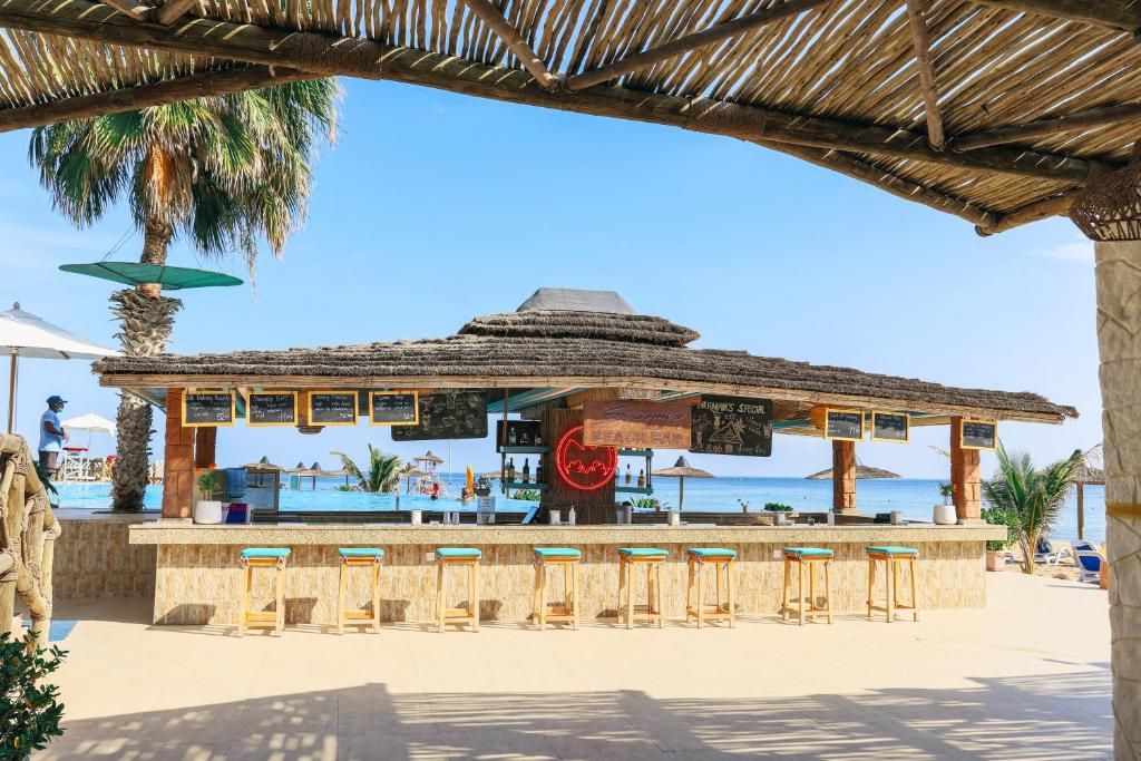 Sandy Beach Hotel & Resort фото 37