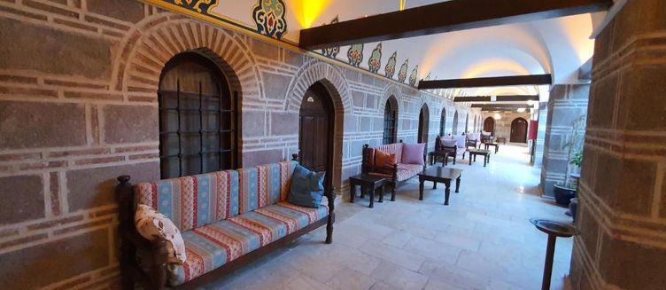 Фото отеля Cesme Kanuni Kervansaray Historical Hotel