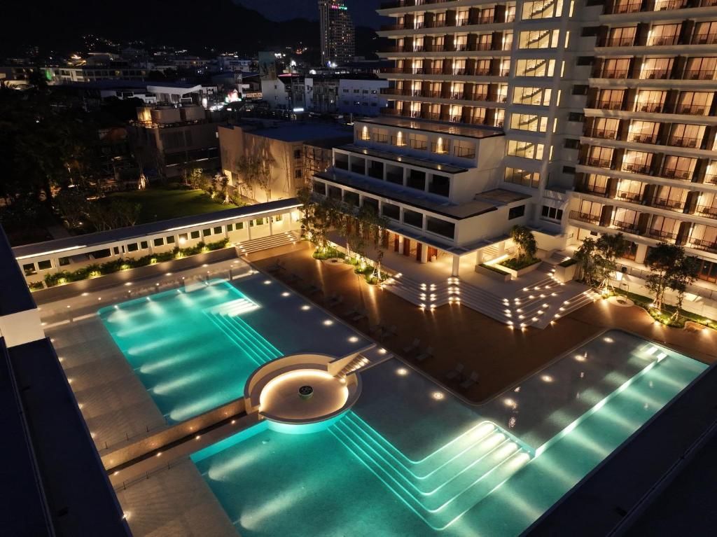 Patong Beach Hotel by See2Sea фото 64