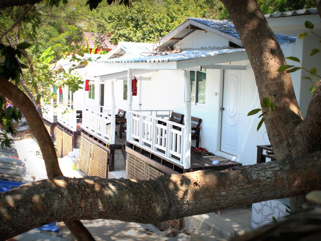 Phi Phi Cozy SeaFront Resort фото 16
