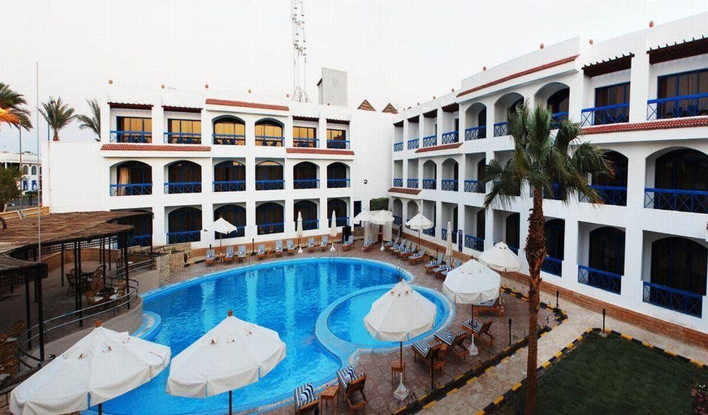 La Perla Hotel фото 0