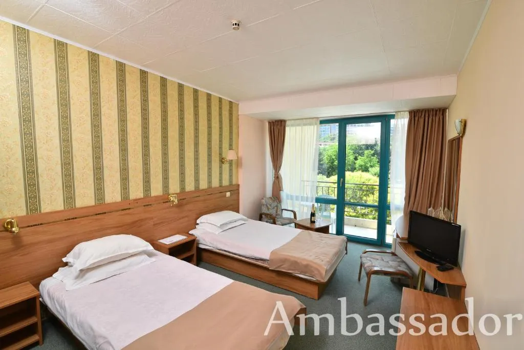 Hotel Ambassador - Free Parking фото 9