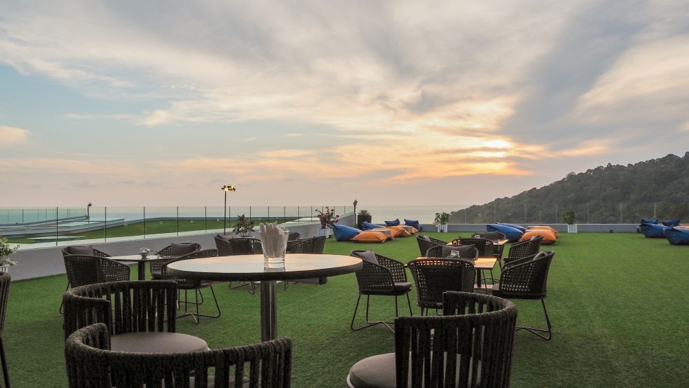 Crest Resort & Pool Villas фото 78