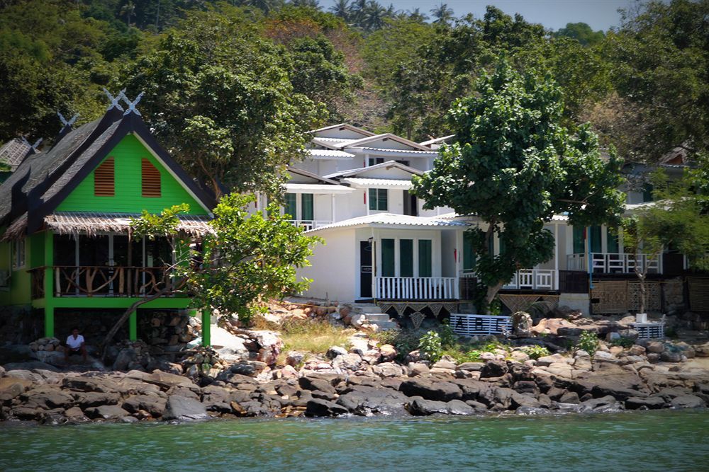 Phi Phi Cozy SeaFront Resort фото 52