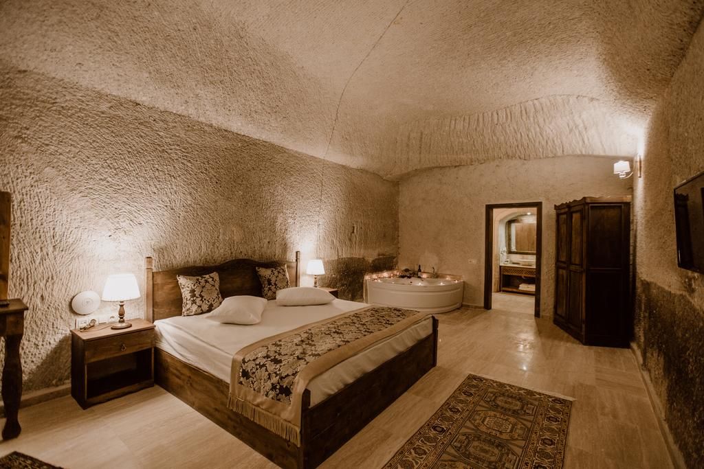 Alia Cave фото 4