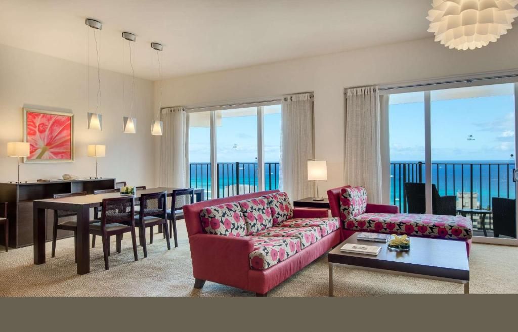 Hilton Waikiki Beach Hotel фото 53