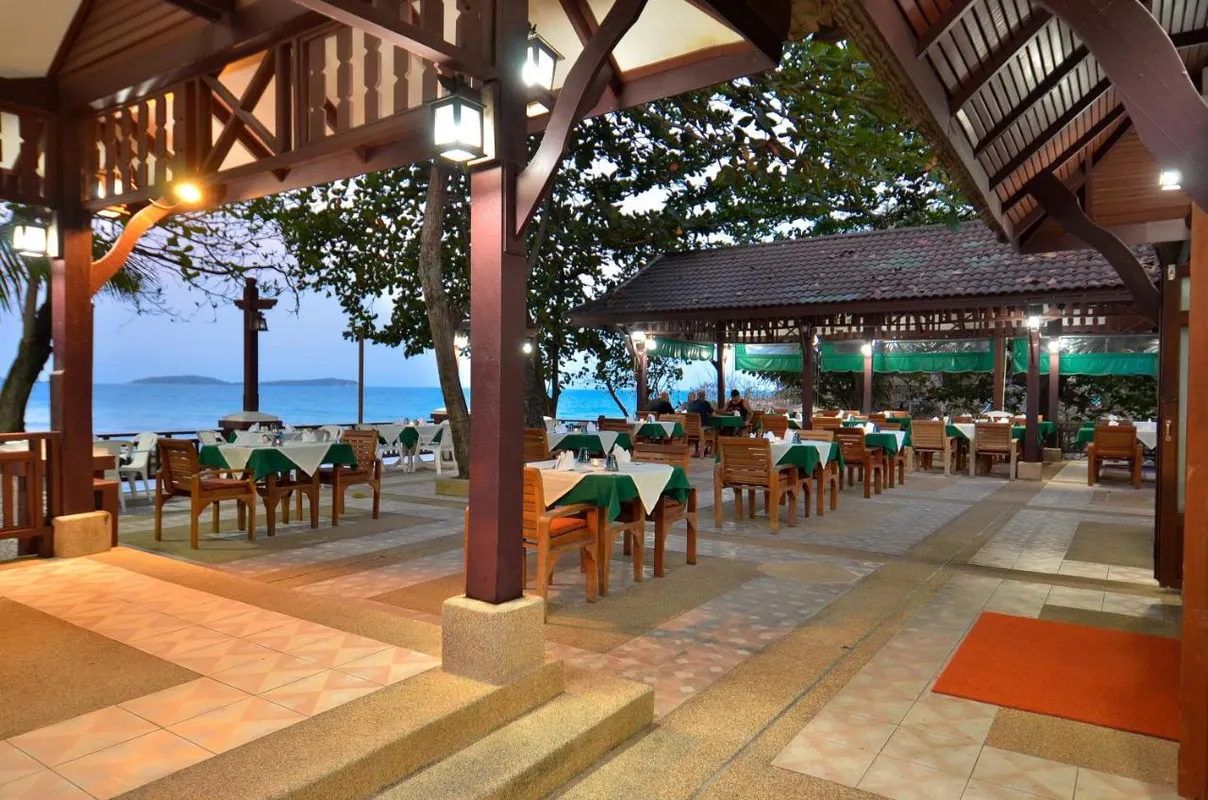 First Bungalow Beach Resort фото 16