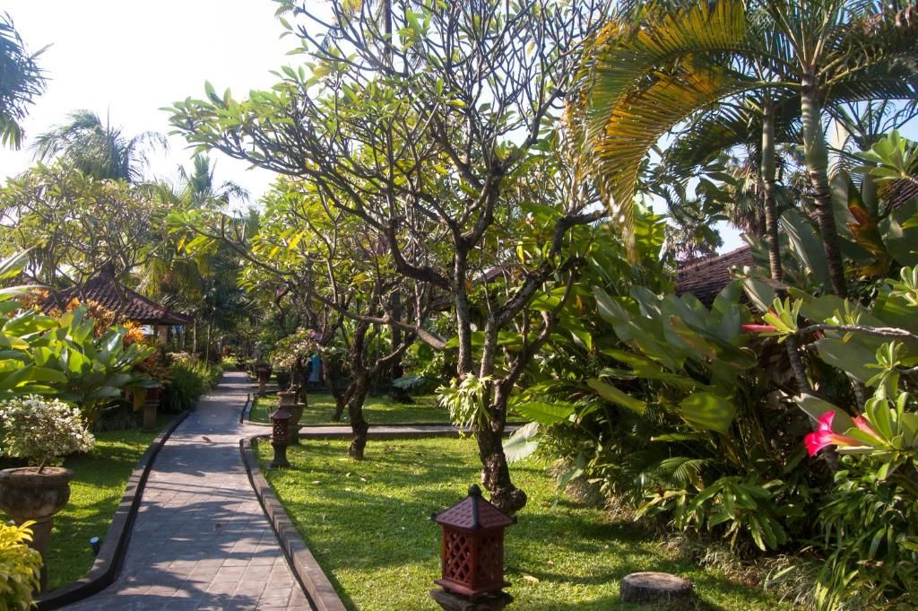 Kuta Puri Bungalows фото 33