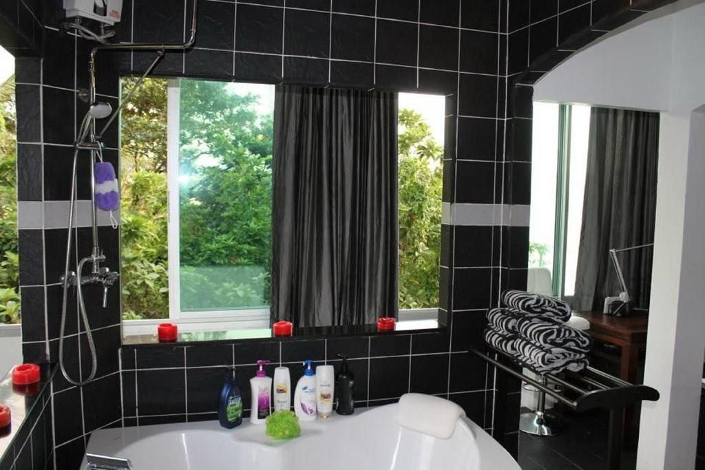 Karon Cliff Bungalows фото 17